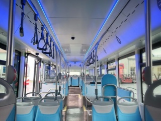 Interiér autobusu